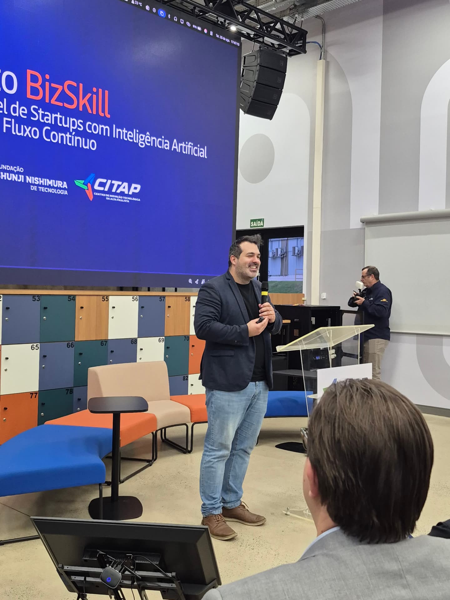 Apresentação da plataforma em um evento com o ecossistema de inovação
