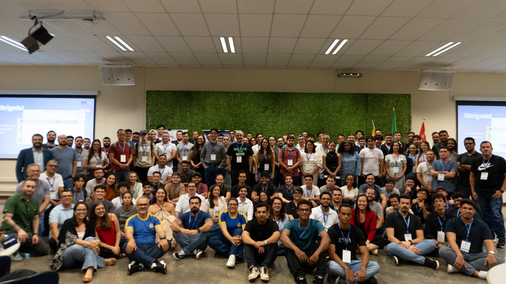Comunidade de founders e mentores reunida em um encontro da Bluefields